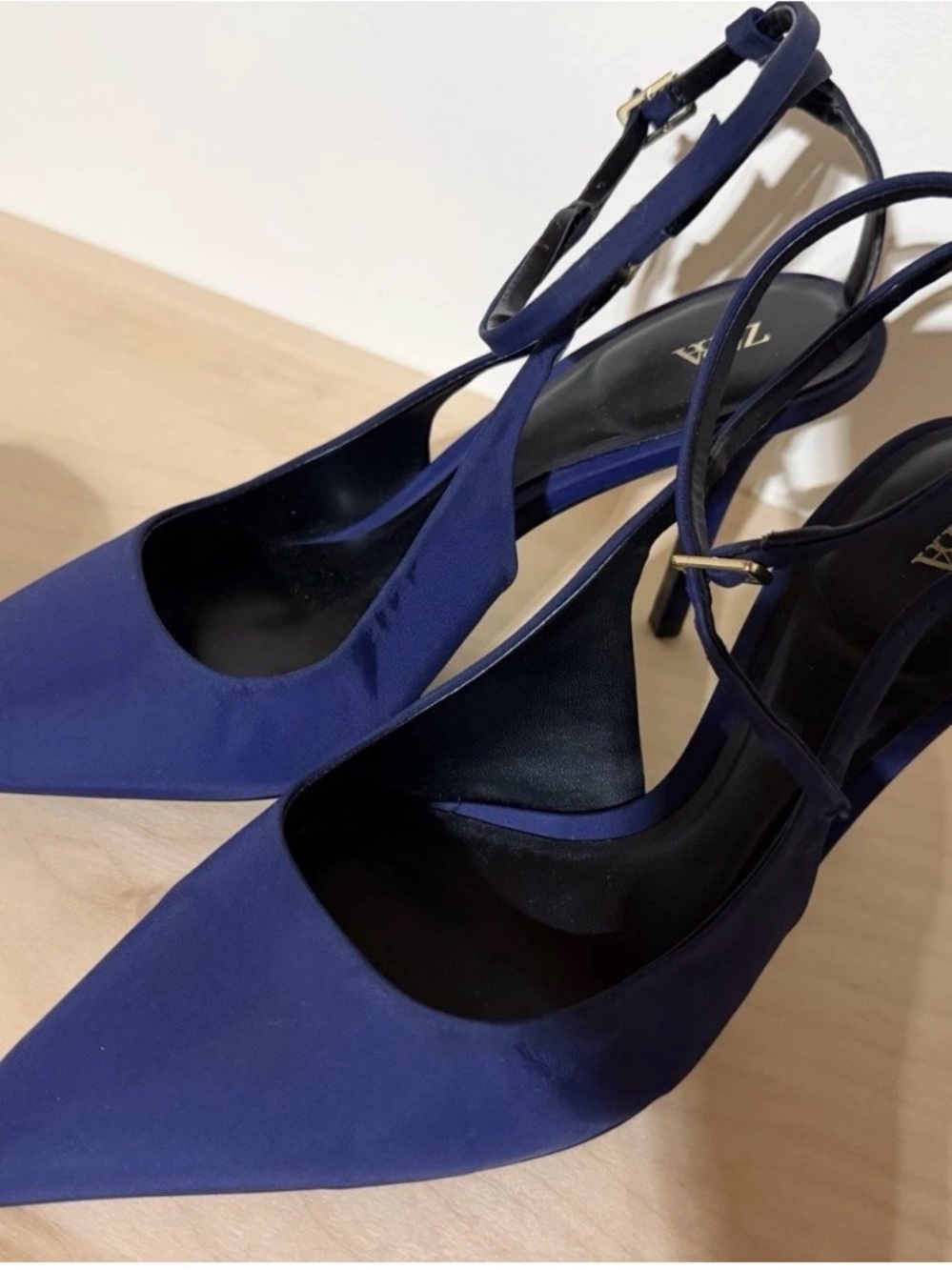 Zara Pointed Toe Navy Slingback Heels US size 8 ( 39)